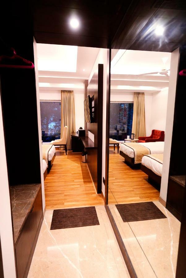 Hotel City Pride With Free Airport Pickup Új-Delhi Kültér fotó